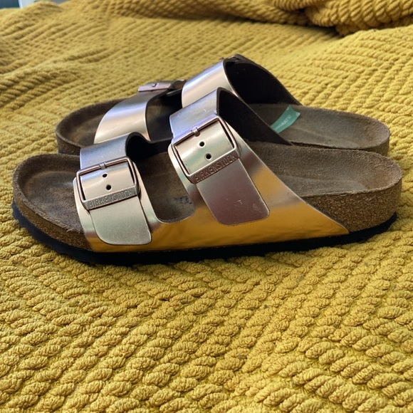 Rose gold Birkenstock Women's Arizona Soft Footbed
Slide Sandals size 39 - Picture 4 of 12